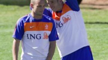 <b>JUGARÁN LOS DOS. </b>Snejder y Van der Vaart serán hoy titulares.