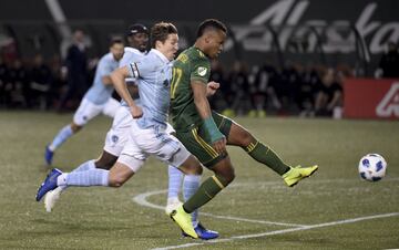 Ebobisse intentó en una ocasión, pero Besler y Melia contuvieron su disparo. 