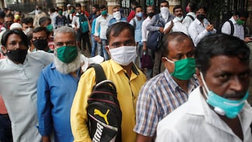 People wait in line to board a bus amidst the spread of the coronavirus disease (COVID-19) in Mumbai, India, September 16, 2020. REUTERS/Francis Mascarenhas