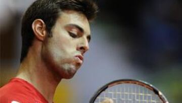 GRAN VOLEADOR. El tenista catalán se reivindicó con su rapidez en el juego de red.