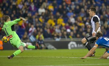 Santi Mina marca el 0-2.