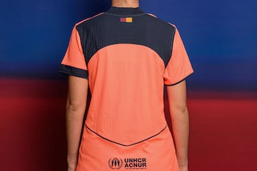 La pieza recuerda el pasado con la mirada puesta en el futuro, porque el espíritu de aquel histórico sextete inspira a los hombres de Flick y marca el rumbo de una temporada 2025/2026 que promete mucho en el ámbito deportivo. Unas aspiraciones que vienen impulsadas por las ganas de ganar de un equipo joven que encuentra en una afición entregada el mejor aliento para llegar a la cima.