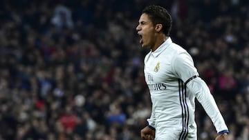 El central del Real Madrid, Rapha&euml;l Varane, durante un partido.