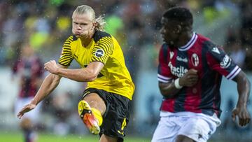 30 July 2021, Austria, Altach: Dortmund&#039;s Erling Haaland (L) in action during the Pre-season Friendly Soccer match between Borussia Dortmund and FC Bologna at the Schnabelholz stadium. Photo: David Inderlied/dpa
 30/07/2021 ONLY FOR USE IN SPAIN
