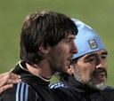 Maradona niega los problemas físicos de Messi, al que ve "feliz y compenetrado"