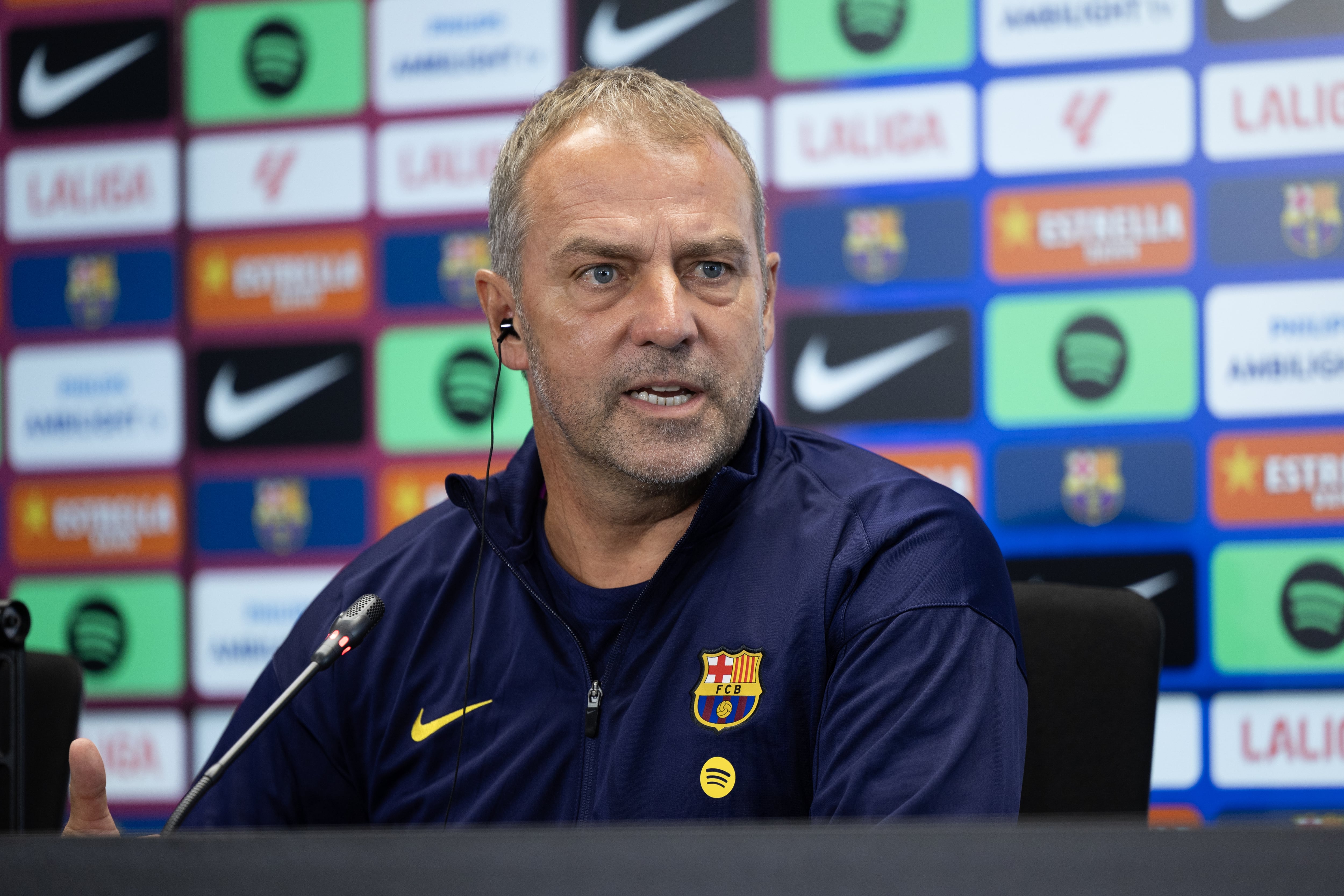 Flick, contra De la Fuente: “No cuida a los jugadores” 