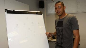 05/03/12
FUTBOL ENTRENAMIENTO DEL VALENCIA
MADURO
PUBLICADA 07/03/12 NA MA18 3COL