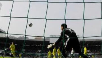 <b>INÚTIL. </b>Canales marcó por toda la escuadra pero su tanto no ayudó a su equipo a puntuar.