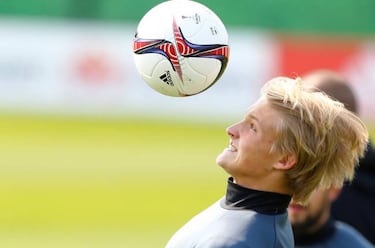 Dolberg rules out leaving Ajax for the Premier League