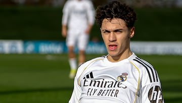 Thiago Pitarch celebra su gol con el Juvenil A del Real Madrid al Marsella en la Youth League.