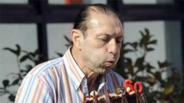 El Molinón en pleno entona el cumpleaños feliz en el 60 aniversario de Quini