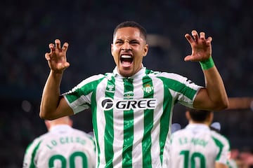 El Real Betis pidió al Barcelona este verano la cesión del delantero brasileño. El Betis consiguió la cesión y se reservó una opción de compra para los dos próximos veranos. En sus primeros meses como verdiblanco, Vítor Roque ha anotado 5 goles en 18 partidos.