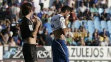 Álamo se lamenta durante el partido.