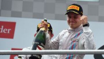 Valtteri Bottas celebra su tercer podio consecutivo.