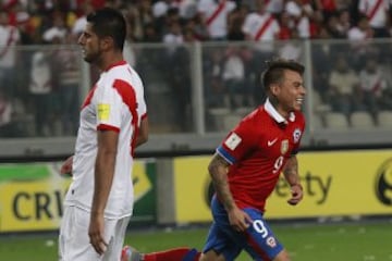 En la segunda fecha Chile debía visitar a Perú en Lima. Fue un duelo plagado de goles, donde la Roja ganó por 4-3 con dos de Alexis y dos de Turboman. 
