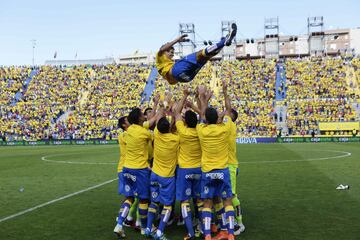 40 a?os y 326 das. El flaco destac sobre todo en el Deportivo de La Coru?a pero quiso retirarse en el club de su tierra, la UD Las Palmas.