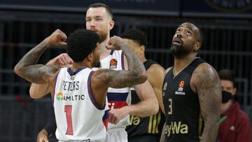 MUNICH, GERMANY - DECEMBER 23: Lamar Peters, #1 of Bitci Baskonia Vitoria Gasteiz celebrates with Matthew Costello, #24 of Bitci Baskonia Vitoria Gasteiz during the Turkish Airlines EuroLeague Regular Season Round 17 match between FC Bayern Munich and Bitci Baskonia Vitoria Gasteiz at Audi Dome on December 23, 2021 in Munich, Germany. (Photo by Christina Pahnke/Euroleague Basketball via Getty Images)