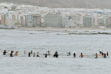 Homenaje a Amandine Chazot en la Playa de las Canteras, en el marco del Gran Canaria Pro-AM 2024.