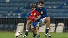 Piqué y sus compañeros disfrutan con sus hijos en el Bernabéu tras la victoria ante Italia