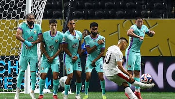 Soccer Football - FIFA Club World Cup - Group G - Manchester City v Al Ain - Mercedes-Benz Stadium, Atlanta, Georgia, U.S. - June 22, 2025 Manchester City's Claudio Echeverri scores their second goal from a free kick REUTERS/Kai Pfaffenbach