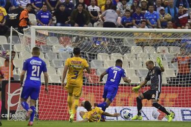 Luis Romo ya es indispensable: así fue su segundo gol celeste