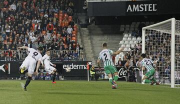 1-0. Rodrigo Moreno marcó el primer gol.