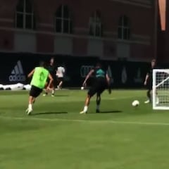 Los Ángeles enloqueció: increíble golazo de Kovacic en el entreno