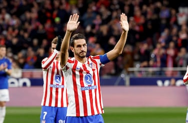 El mediocentro lleva toda su carrera profesional en el club rojiblanco (2009-actualidad). En los 702 encuentros que ha disputado ha marcado 48 goles, ha dado 121 asistencias y ha recibido 123 tarjetas amarillas. En su palmarés cuenta con una Copa del Rey, dos Ligas, una Supercopa de España, dos Europa League y dos Supercopas de Europa. 