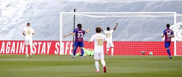 El jugador del Real Madrid, Marcelo, marca el 3-0 al Eibar. 