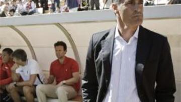 El entrenador del Sevilla, José Miguel González, 'Michel', durante el partido que disputa su equipo en el estadio de Vallecas con el Rayo Vallecano, correspondiente a la tercera jornada de la Liga de primera división.