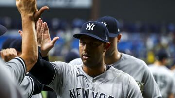 Gerrit Cole ponchó a 12 bateadores de los Rays y Aaron Hicks puso adelante a los Yankees en la alta de la novena en la victoria número 50 del año.