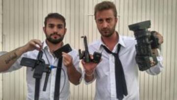 Los dos periodistas que se enfrentaron a los Márquez muestran cómo quedaron las cámaras tras la pelea.