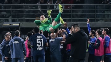 Paris Saint-Germain's French goalkeeper #30 Lucas Chevalier (C) is lifted by teammates after PSG won following a penalty shoot-out in the French Champions' Trophy (Trophee des Champions) football match between Paris Saint-Germain (PSG) and Olympique de Marseille (OM) at the Jaber Al-Ahmad International Stadium in Kuwait City on January 8, 2026. (Photo by YASSER AL-ZAYYAT / AFP)