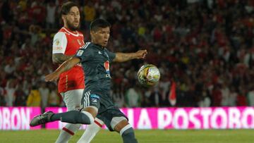 Rafael Carrascal en el clásico frente a Independiente Santa Fe.