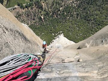 Selah Schneiter se han convertido en la persona más joven (10 años) es escalar el muro de Yosemite situado en las montañas de Sierra Nevada de California.