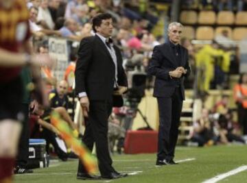 El entrenador adjunto del Villarreal, Rubén Uría  y el técnico del Apollon Limassol, Christos Christoforou.