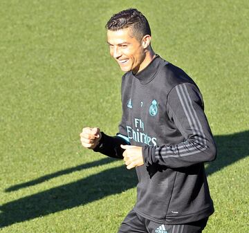 Entrenamiento del Madrid antes de viajar a Girona