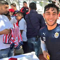 Chivas comparte la Rosca de Reyes con su afición