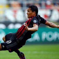 Lapadula: "Con Bacca hay competencia y mucho respeto"