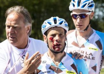 Jean-Christophe Peraud se cae en las calles de Nimega y abandona el Giro.