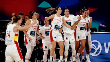 Ljubljana (Slovenia), 24/06/2023.- Players of Spain celebrate their victory in the FIBA Women's EuroBasket Semi final match between Spain and Hungary in Ljubljana, Slovenia, 24 June 2023. (Baloncesto, Hungría, Eslovenia, España) EFE/EPA/ANTONIO BAT