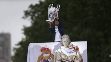 Real Madrid captain Sergio Ramos holds the Champions League trophy aloft at the Fountain of Cibeles after their 2016 final win over Atlético Madrid.