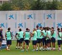 El Barça se entrena sin Messi y con Adriano a medio gas