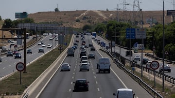 Vehículos en la autovía A3 a la altura del kilómetro 7, a 11 de julio de 2025, en Madrid (España). La DGT prevé más de 100 millones de desplazamientos de largo recorrido por carretera en España durante el verano de 2025, con 47,9 millones en julio. Para ello se han reforzado controles, instalado carriles adicionales y paralizado obras para garantizar la seguridad vial.
11 JULIO 2025;CARRETERA;VERANO;VACACIONES;
Eduardo Parra / Europa Press
11/07/2025