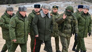 Belarusian President Alexander Lukashenko visits Obuz-Lesnovsky training ground, where Russian troops are stationed in the Brest region, Belarus January 6, 2023. Andrei Stasevich/BelTA/Handout via REUTERS ATTENTION EDITORS - THIS IMAGE HAS BEEN SUPPLIED BY A THIRD PARTY. NO RESALES. NO ARCHIVES. MANDATORY CREDIT.