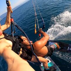 Jerome Cloetens en un paraíso de Grecia con amigos, viento y sin coronavirus