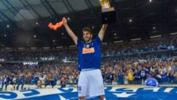 Lucas Silva se coronó campeón de Brasil con el Cruzeiro hace tres días.