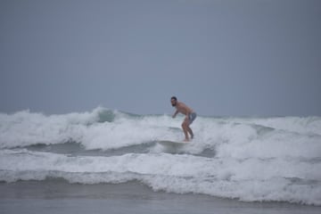 El Jugador del Real Madrid ha publicado fotos en sus redes sociales practicando Surf