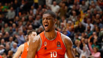 Damien Inglis, ala-pívot del Valencia, celebra una canasta ante el Anadolu Efes.