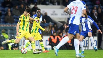 Pepelu frente al Oporto con el Tondela.